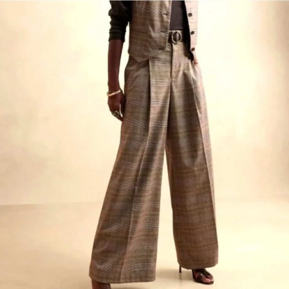 Banana Republic Factory Plaid Wide-Leg Trousers in Brown
